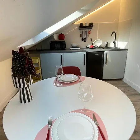 Attic Near Golf Διαμέρισμα *